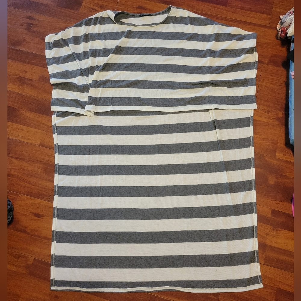 Kimono type top. Crop on on the front and long kimono on the back. Size M/L.